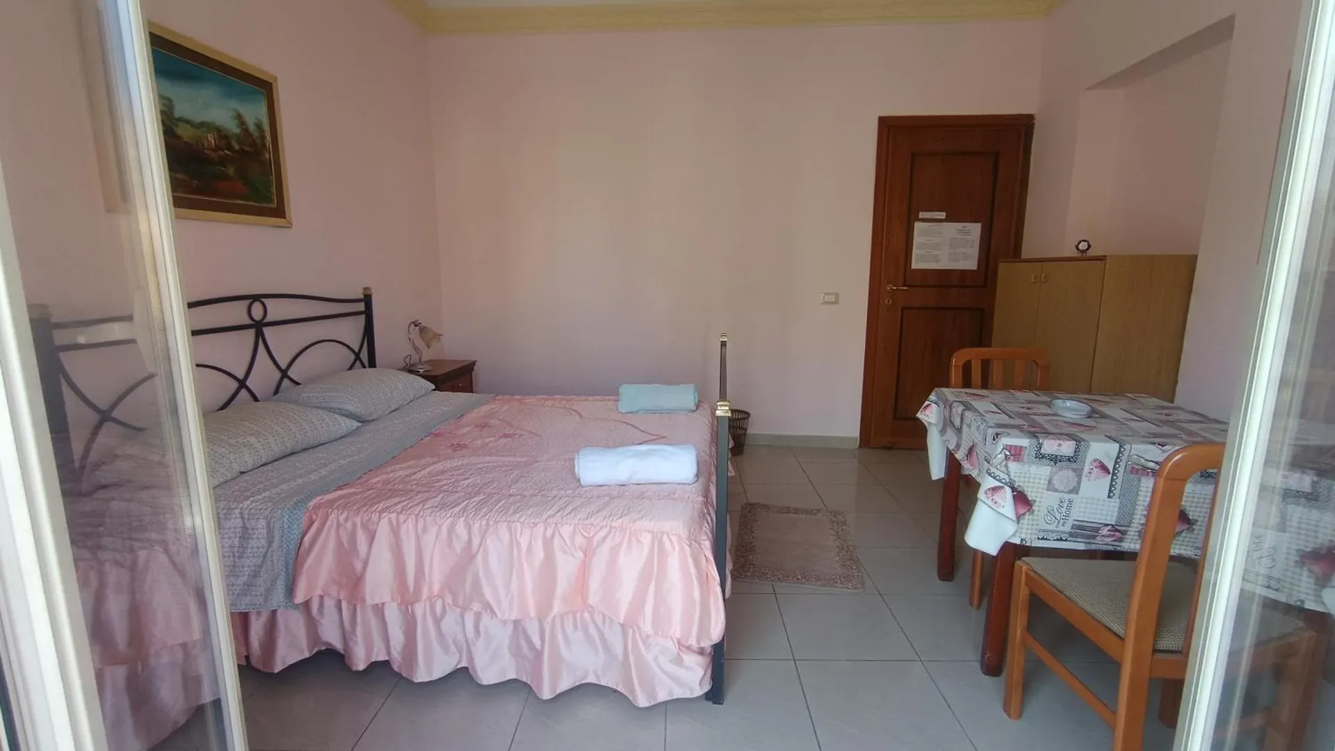Quarto em Acomodações Particulares Alloggio Dei Mille Palermo Itália